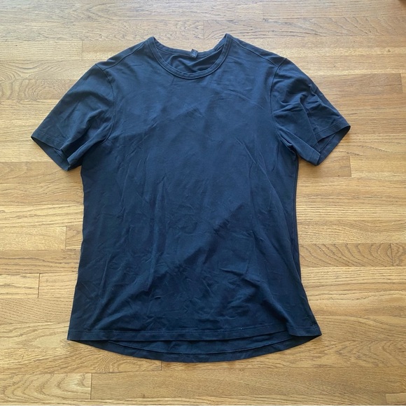 Mens black lululemon shirt size large EUC - Picture 1 of 5